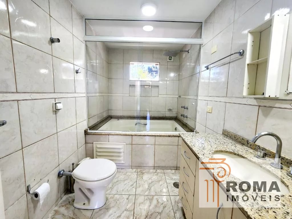 SOBRADO TRIPLEX SEMIMOBILIADO EM CONDOMÍNIO!