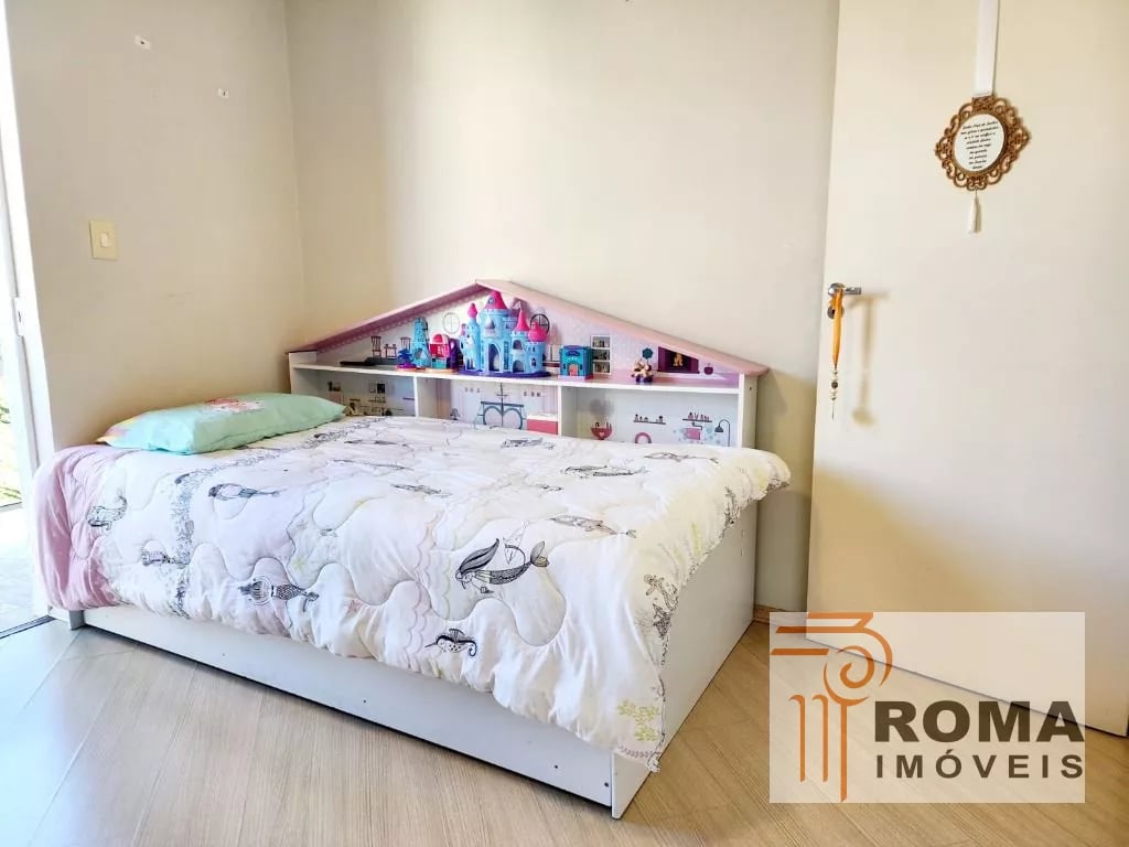 SOBRADO TRIPLEX SEMIMOBILIADO EM CONDOMÍNIO!