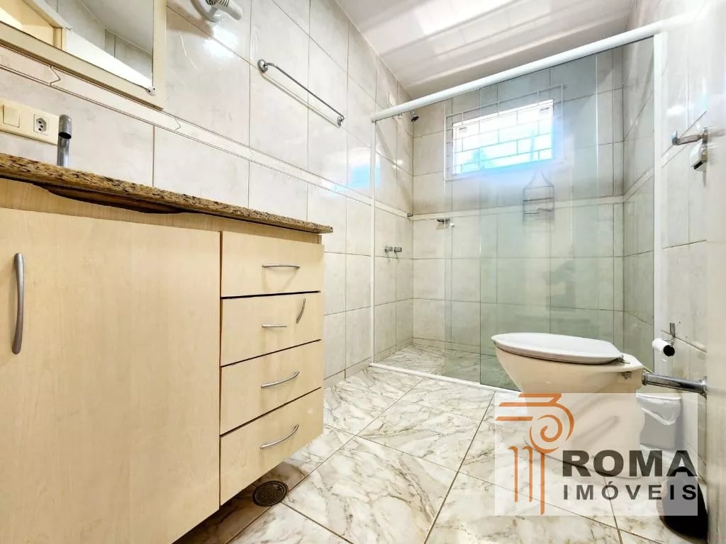SOBRADO TRIPLEX SEMIMOBILIADO EM CONDOMÍNIO!