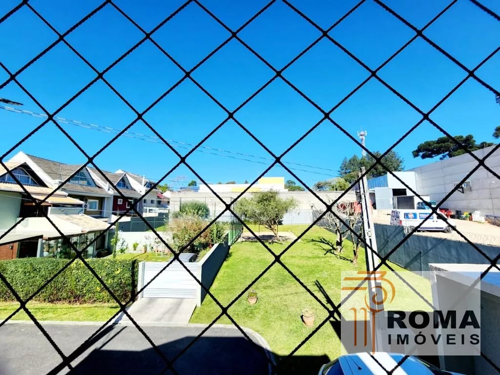 SOBRADO TRIPLEX SEMIMOBILIADO EM CONDOMÍNIO!