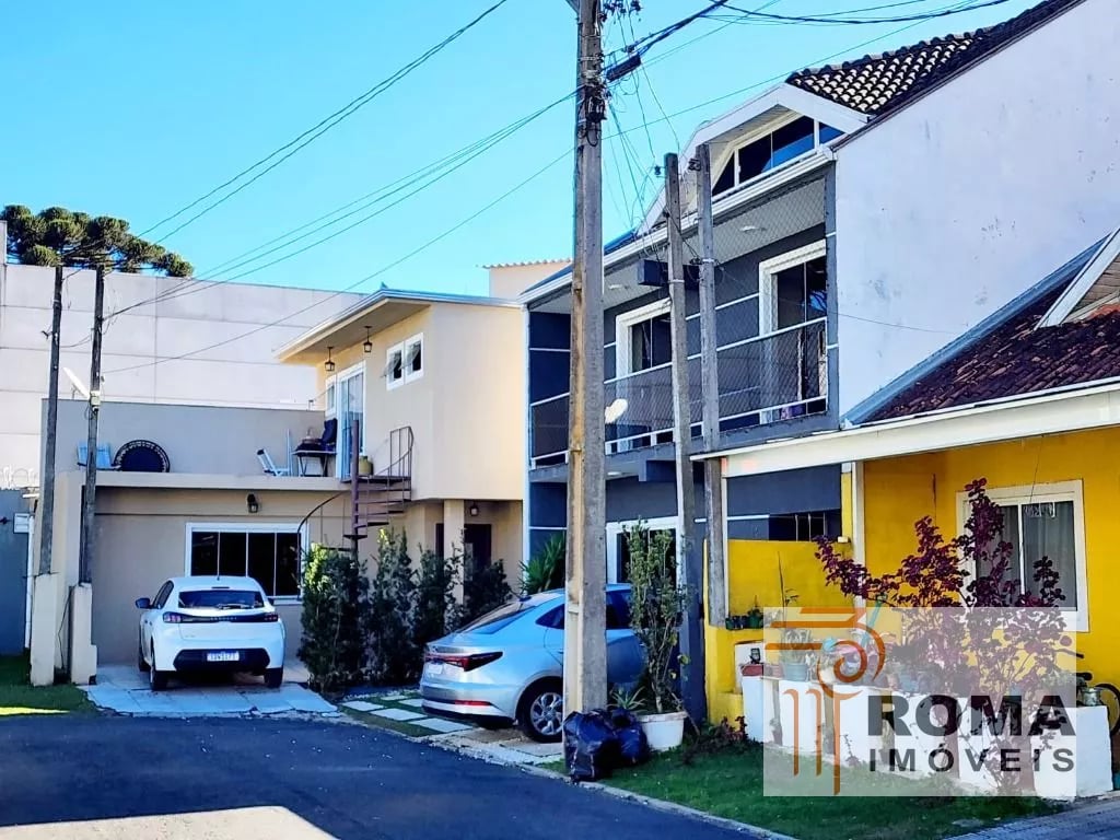 SOBRADO TRIPLEX SEMIMOBILIADO EM CONDOMÍNIO!