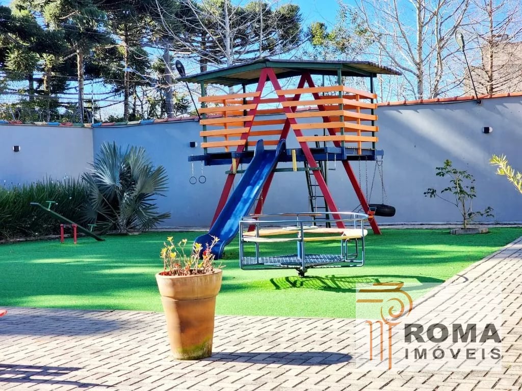 SOBRADO TRIPLEX SEMIMOBILIADO EM CONDOMÍNIO!