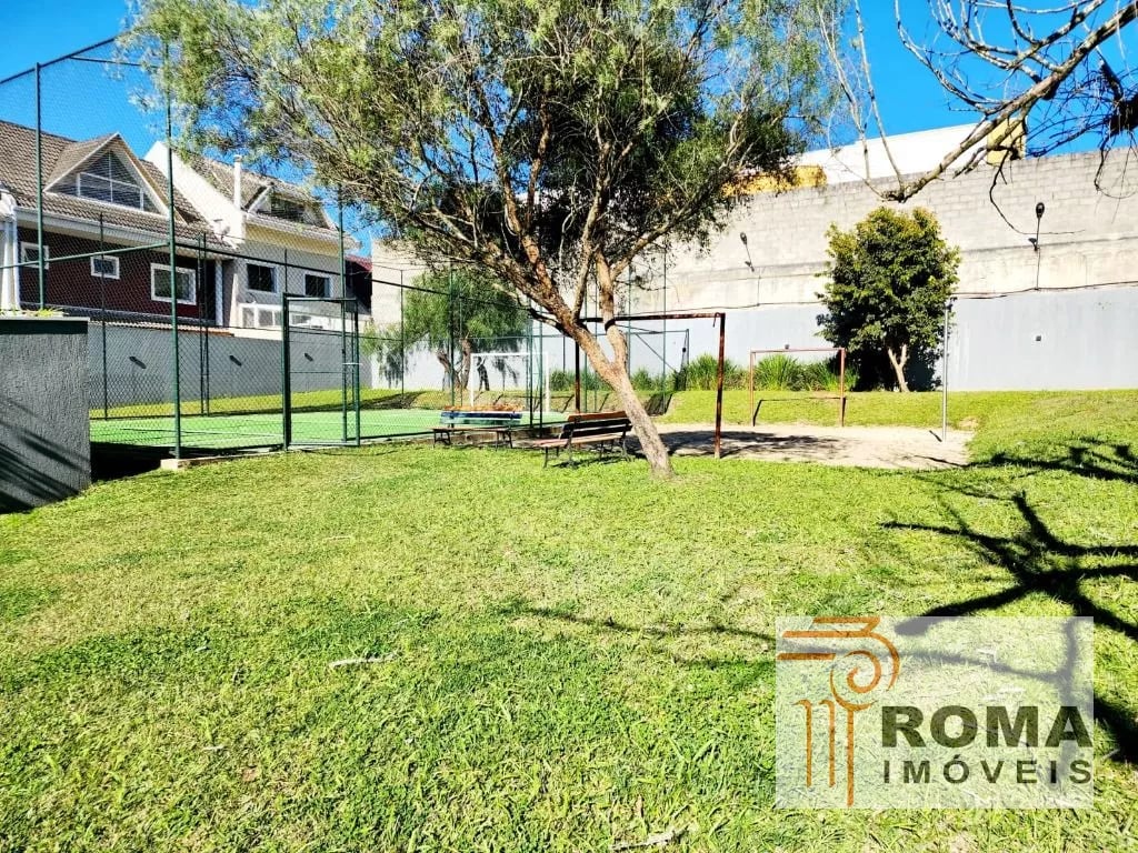 SOBRADO TRIPLEX SEMIMOBILIADO EM CONDOMÍNIO!