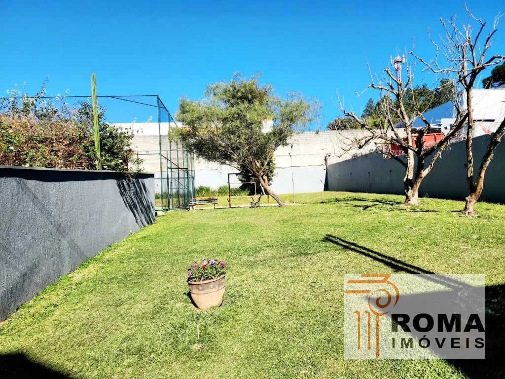 SOBRADO TRIPLEX SEMIMOBILIADO EM CONDOMÍNIO!