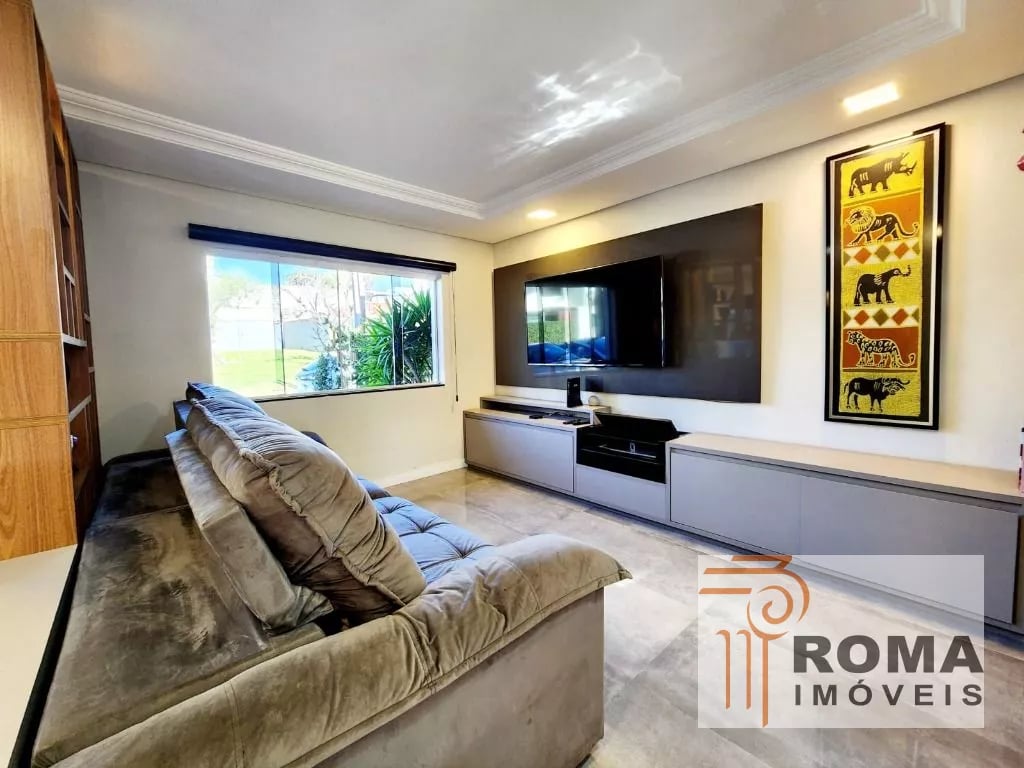 SOBRADO TRIPLEX SEMIMOBILIADO EM CONDOMÍNIO!