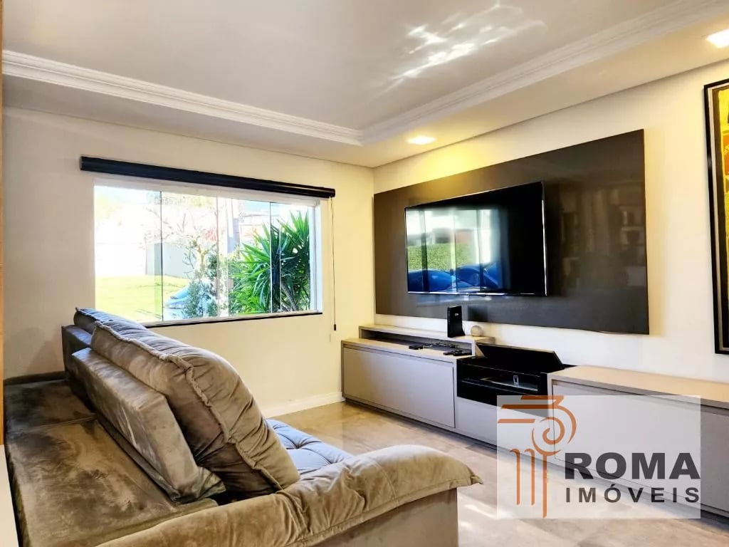 SOBRADO TRIPLEX SEMIMOBILIADO EM CONDOMÍNIO!
