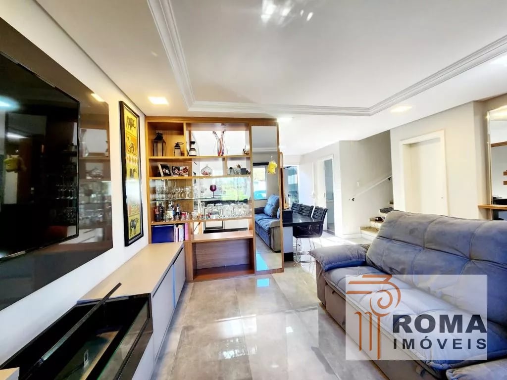 SOBRADO TRIPLEX SEMIMOBILIADO EM CONDOMÍNIO!