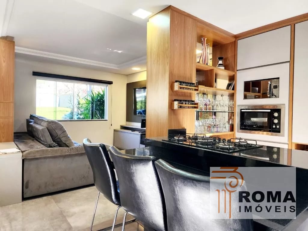 SOBRADO TRIPLEX SEMIMOBILIADO EM CONDOMÍNIO!