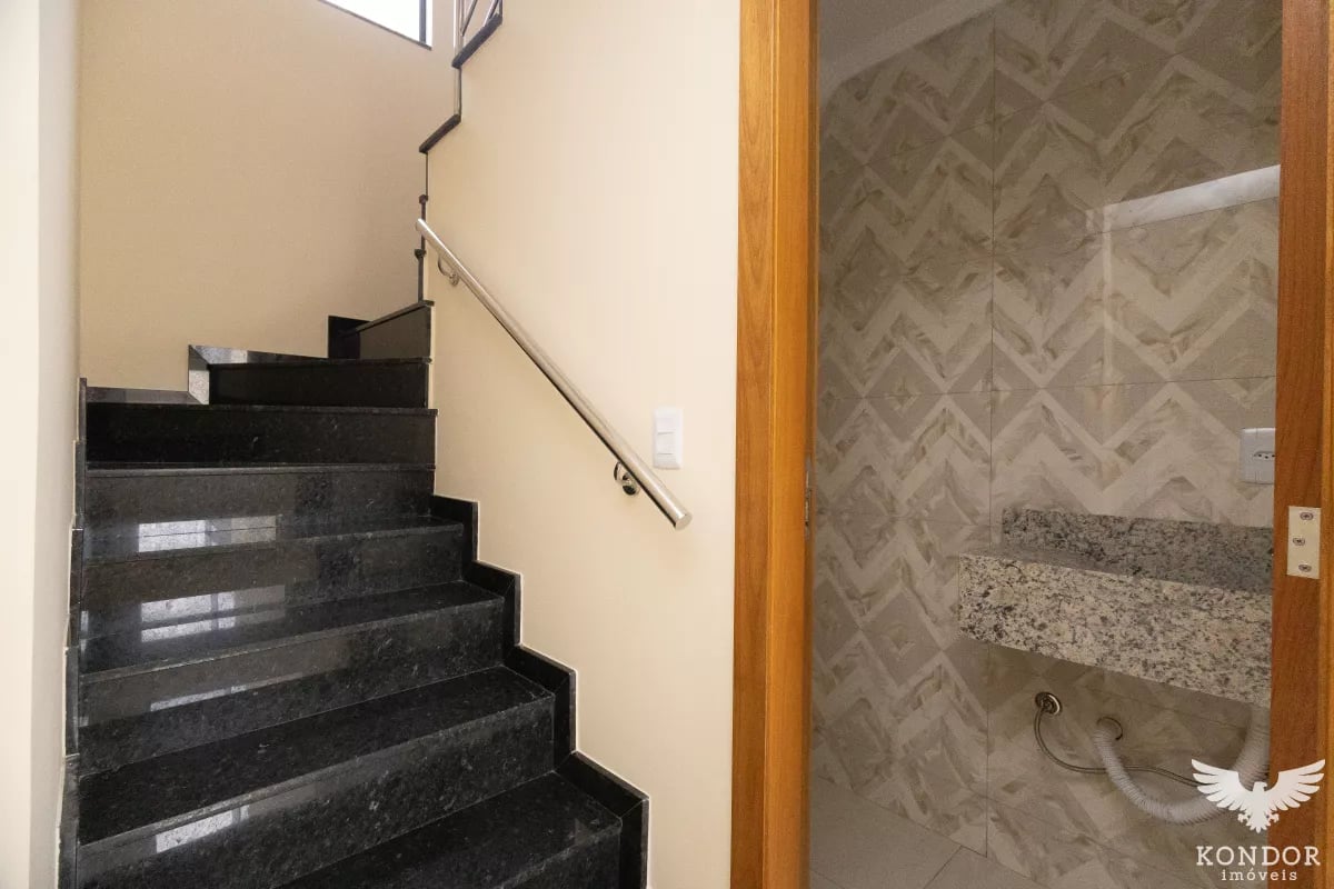 Sobrado em SANTA FELICIDADE com 147,31²