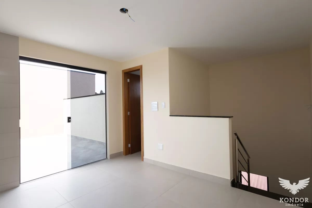 Sobrado em SANTA FELICIDADE com 147,31²