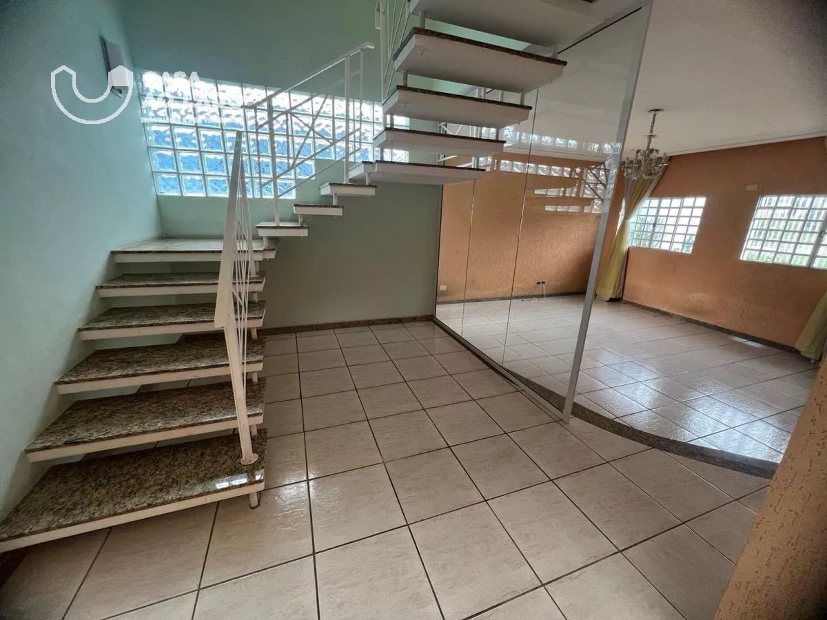 Sobrado 300m² com 4 quartos no Cajuru - Curitiba/PR