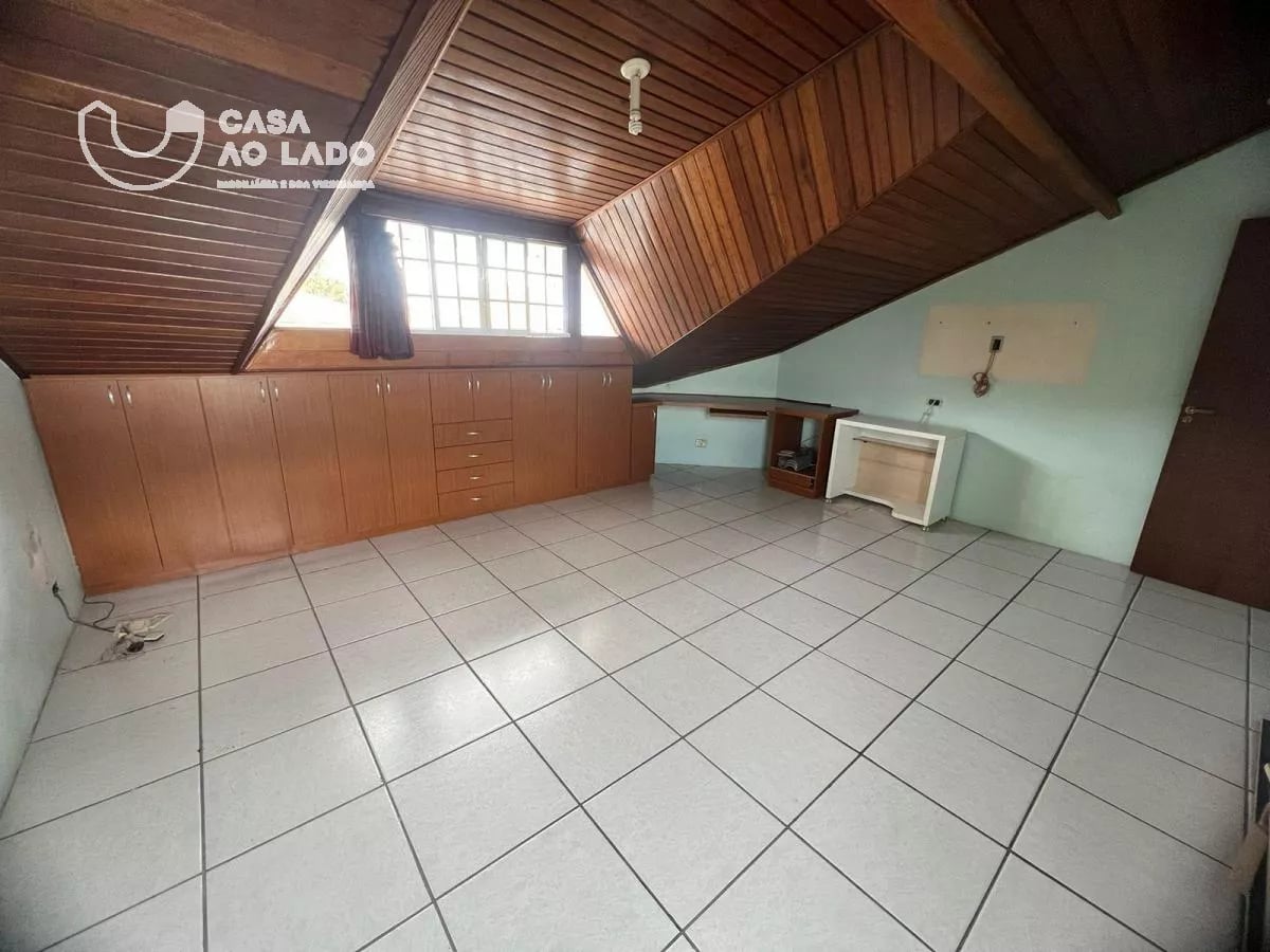Sobrado 300m² com 4 quartos no Cajuru - Curitiba/PR