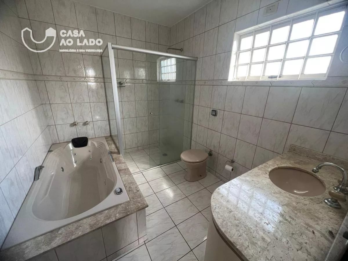Sobrado 300m² com 4 quartos no Cajuru - Curitiba/PR