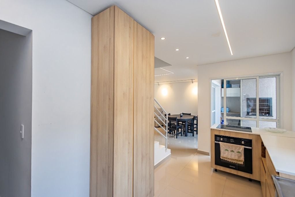 Sobrado com 3 dormitórios à venda, 120 m² por R$ 848.000,00 - Campo Comprido - Curitiba/PR