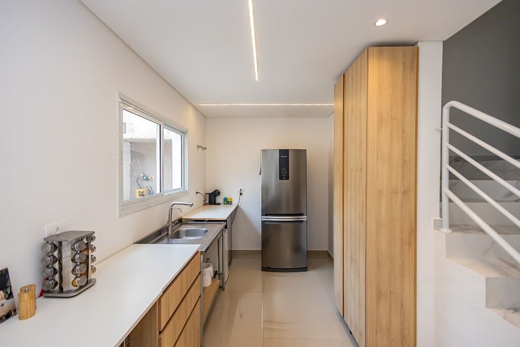Sobrado com 3 dormitórios à venda, 120 m² por R$ 848.000,00 - Campo Comprido - Curitiba/PR