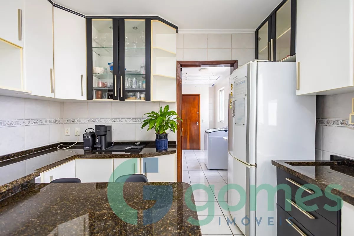 Apartamento com 3 dormitórios à venda com 164,73m² no Água Verde