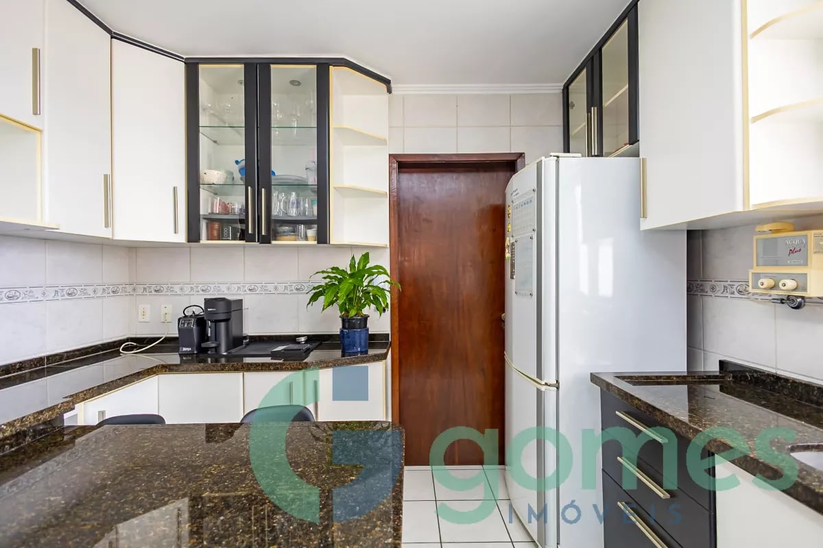 Apartamento com 3 dormitórios à venda com 164,73m² no Água Verde