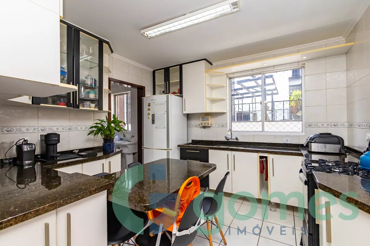 Apartamento com 3 dormitórios à venda com 164,73m² no Água Verde