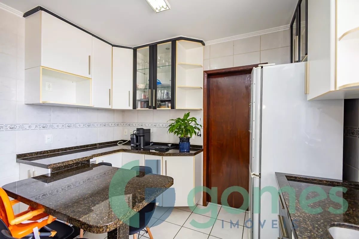 Apartamento com 3 dormitórios à venda com 164,73m² no Água Verde