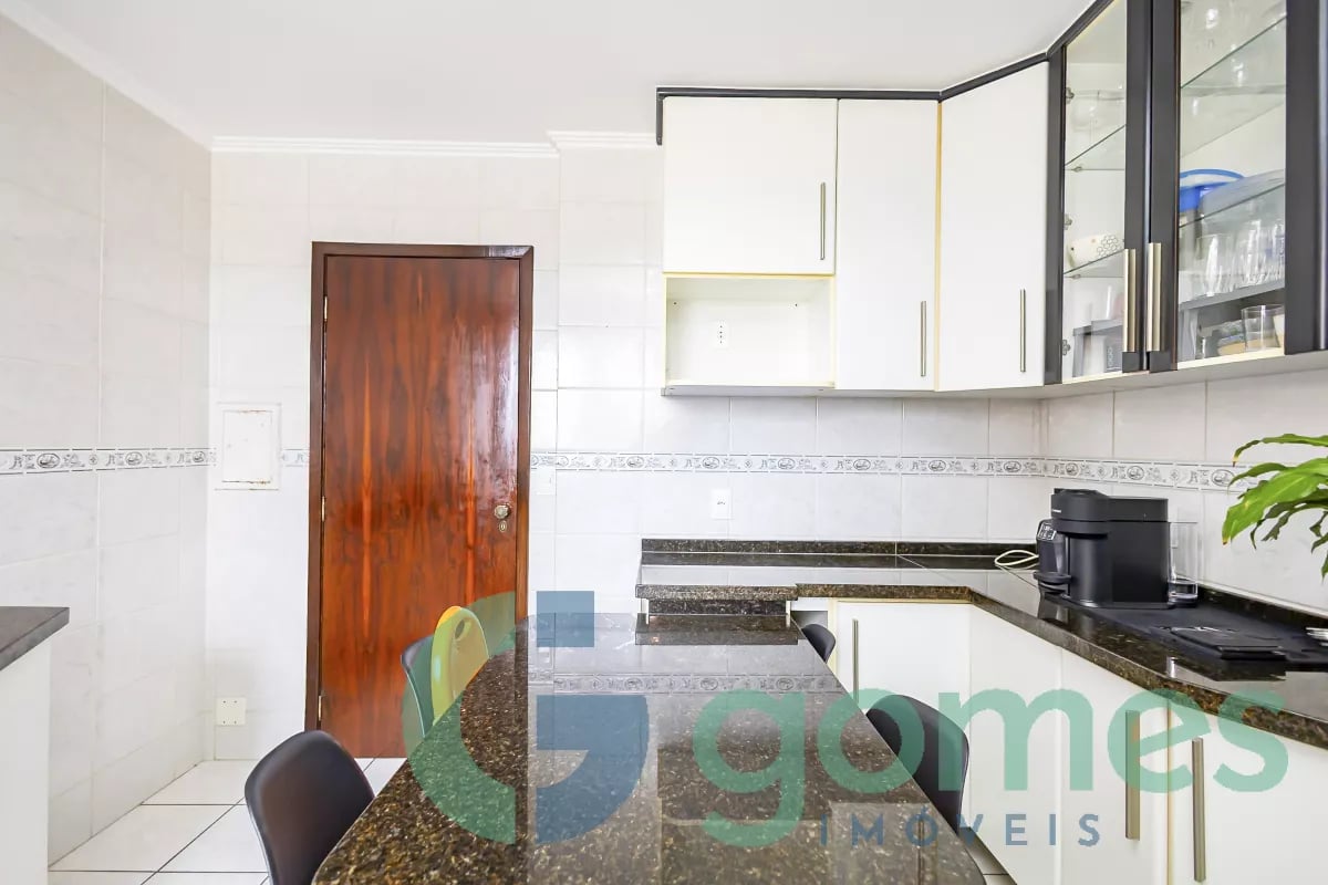 Apartamento com 3 dormitórios à venda com 164,73m² no Água Verde