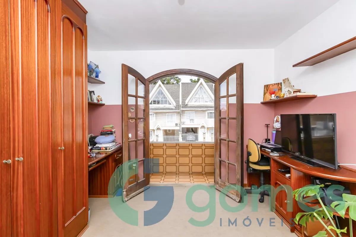 Sobrado com 3 dormitórios à venda com 275,00m² no Vila Izabel