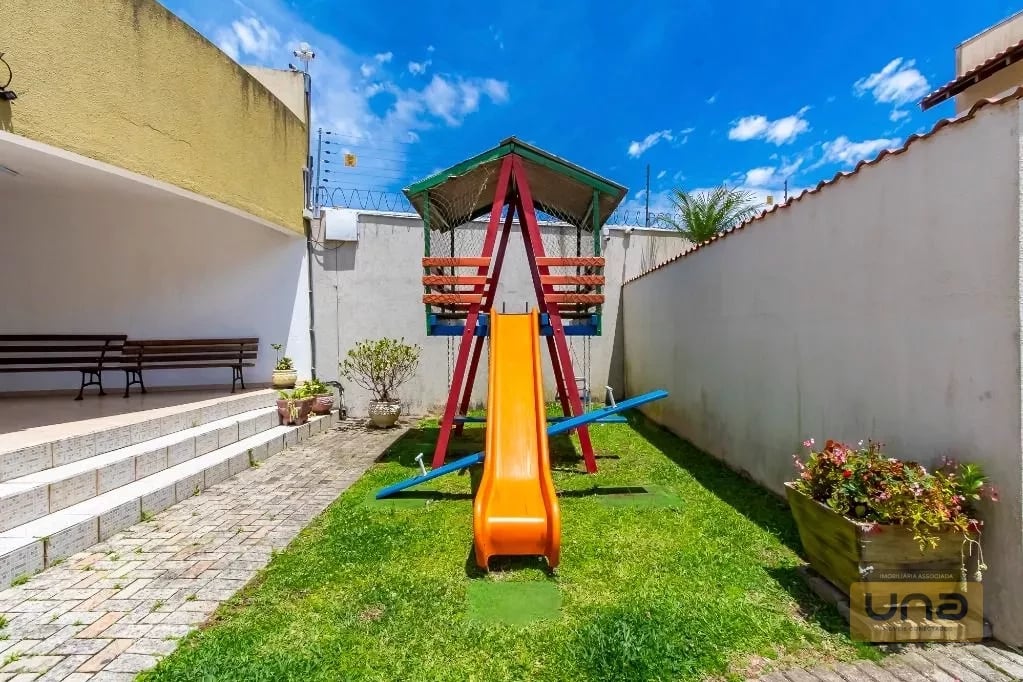 Sobrado 202m², 4 quartos(suíte), ático c/ lavabo, espaço gourmet c/ churrasqueira, 2 garagens-próximo Av. Via Venetto -R$ 980.000 - Santa Felicidade