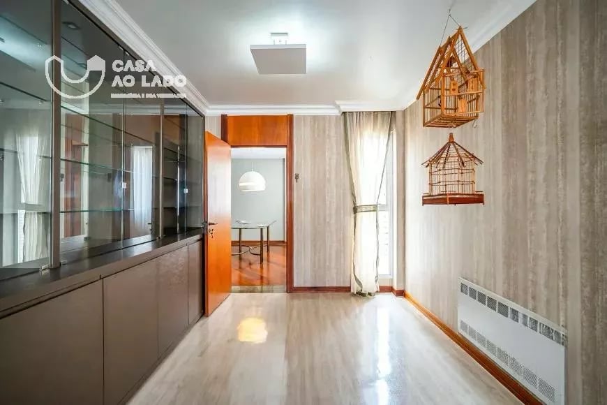 Apartamento 4 quartos, suíte, lareira e 2 vagas no Batel, Curitiba