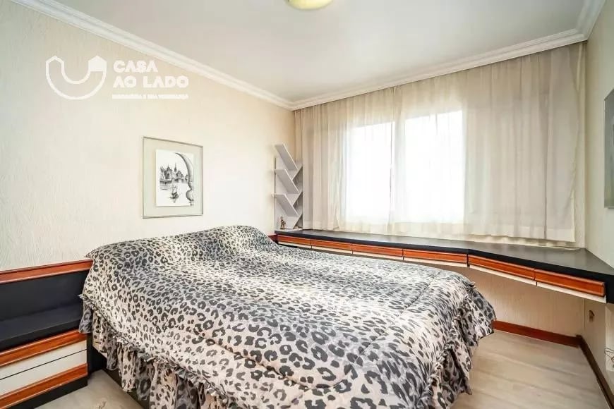 Apartamento 4 quartos, suíte, lareira e 2 vagas no Batel, Curitiba