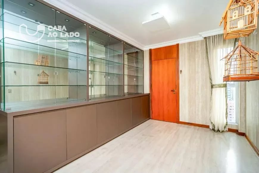 Apartamento 4 quartos, suíte, lareira e 2 vagas no Batel, Curitiba