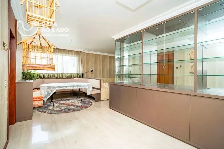 Apartamento 4 quartos, suíte, lareira e 2 vagas no Batel, Curitiba