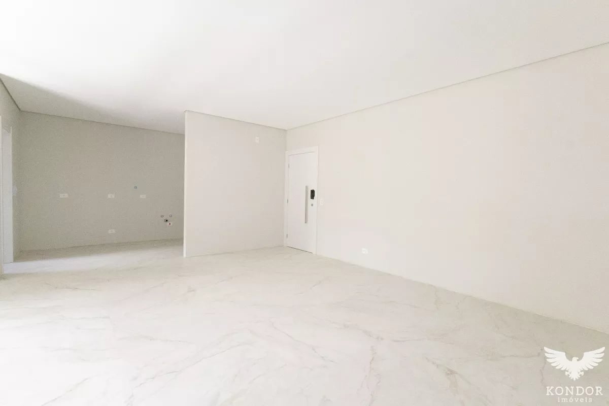 Apartamento no CHAMPAGNAT com 216,71m²