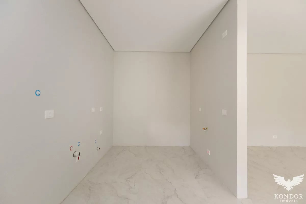 Apartamento no CHAMPAGNAT com 216,71m²