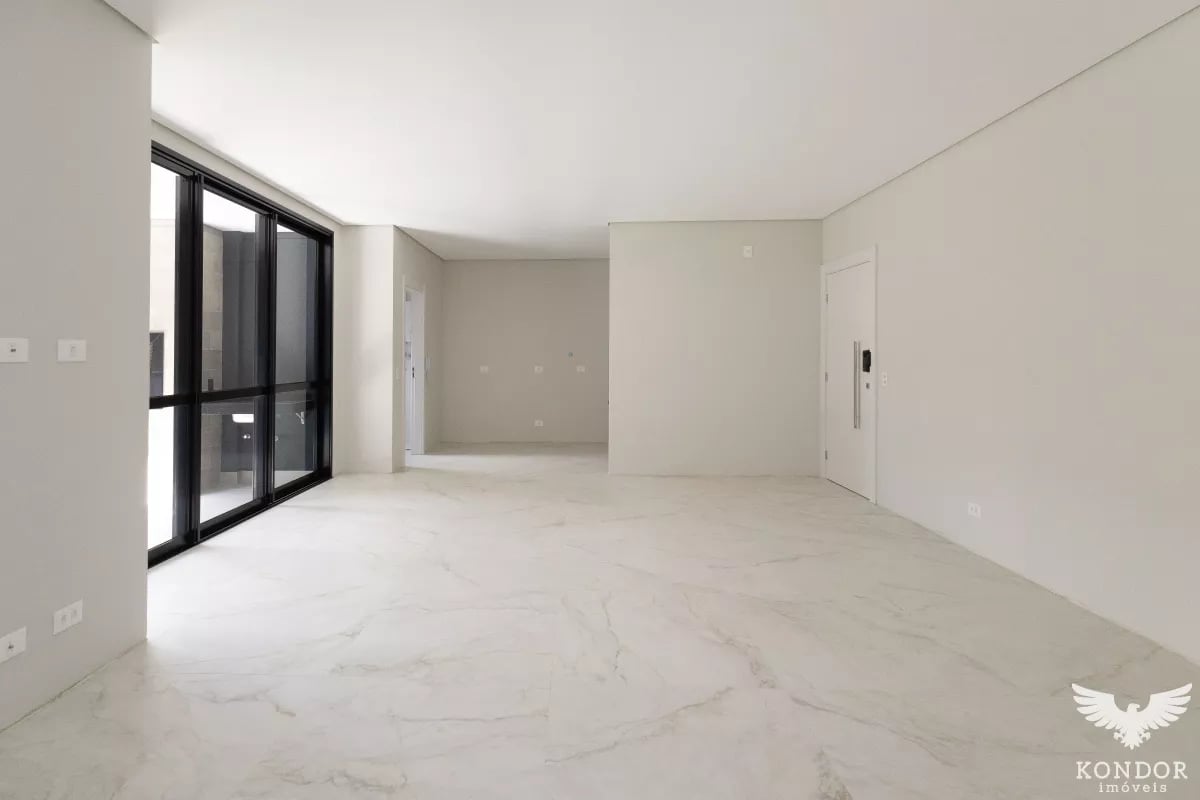 Apartamento no CHAMPAGNAT com 216,71m²