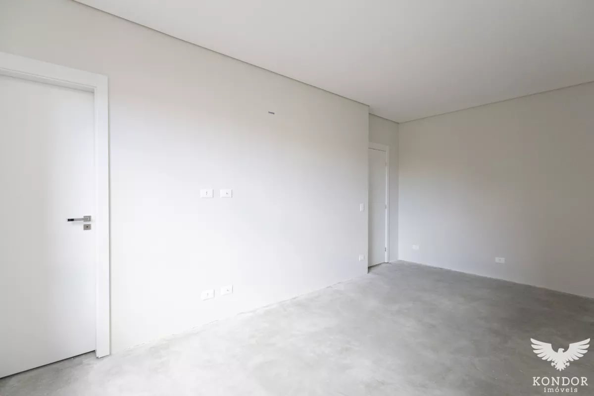 Apartamento no CHAMPAGNAT com 216,71m²