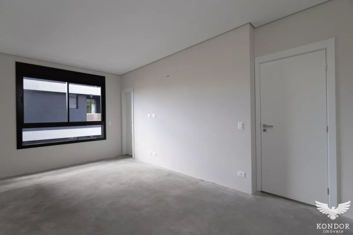 Apartamento no CHAMPAGNAT com 216,71m²