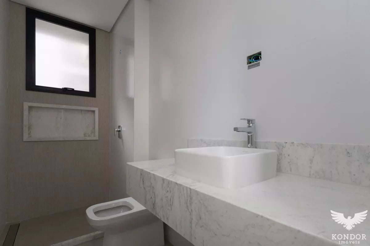 Apartamento no CHAMPAGNAT com 216,71m²