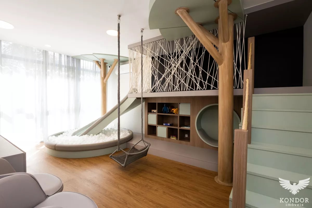 Apartamento no CHAMPAGNAT com 216,71m²