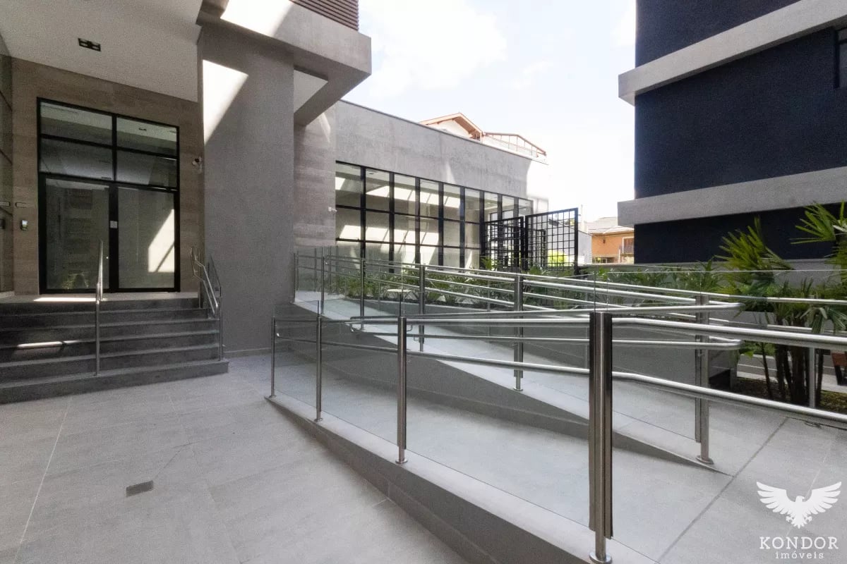 Apartamento no CHAMPAGNAT com 216,71m²