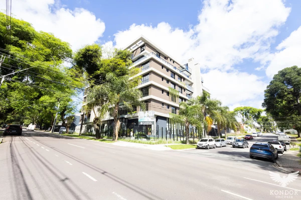 Apartamento no CHAMPAGNAT com 216,71m²