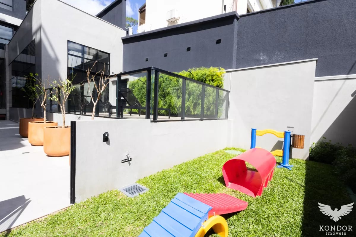 Apartamento no CHAMPAGNAT com 216,71m²