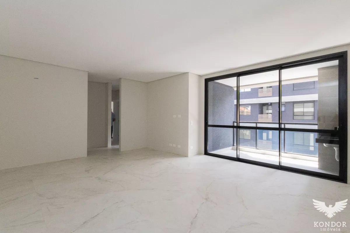 Apartamento no CHAMPAGNAT com 216,71m²