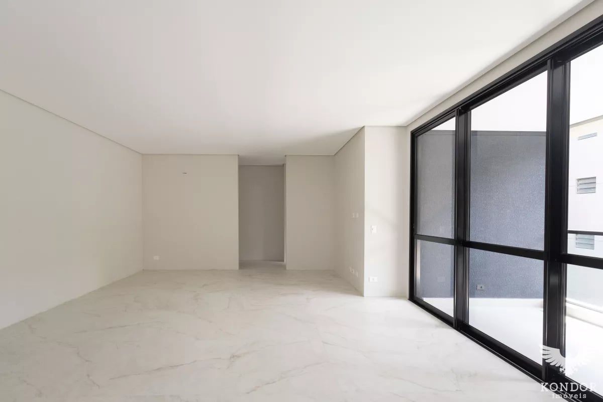 Apartamento no CHAMPAGNAT com 216,71m²