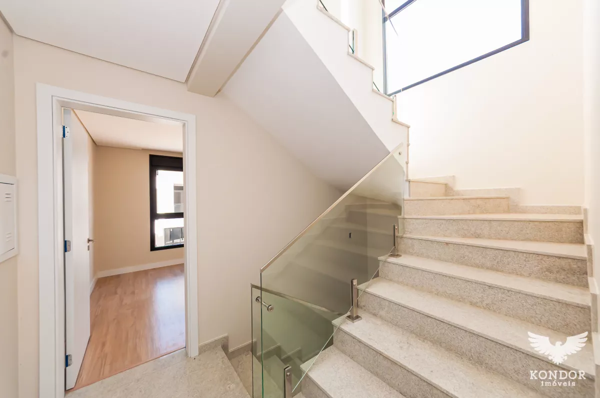 Sobrado em SANTA FELICIDADE com 246,71m²