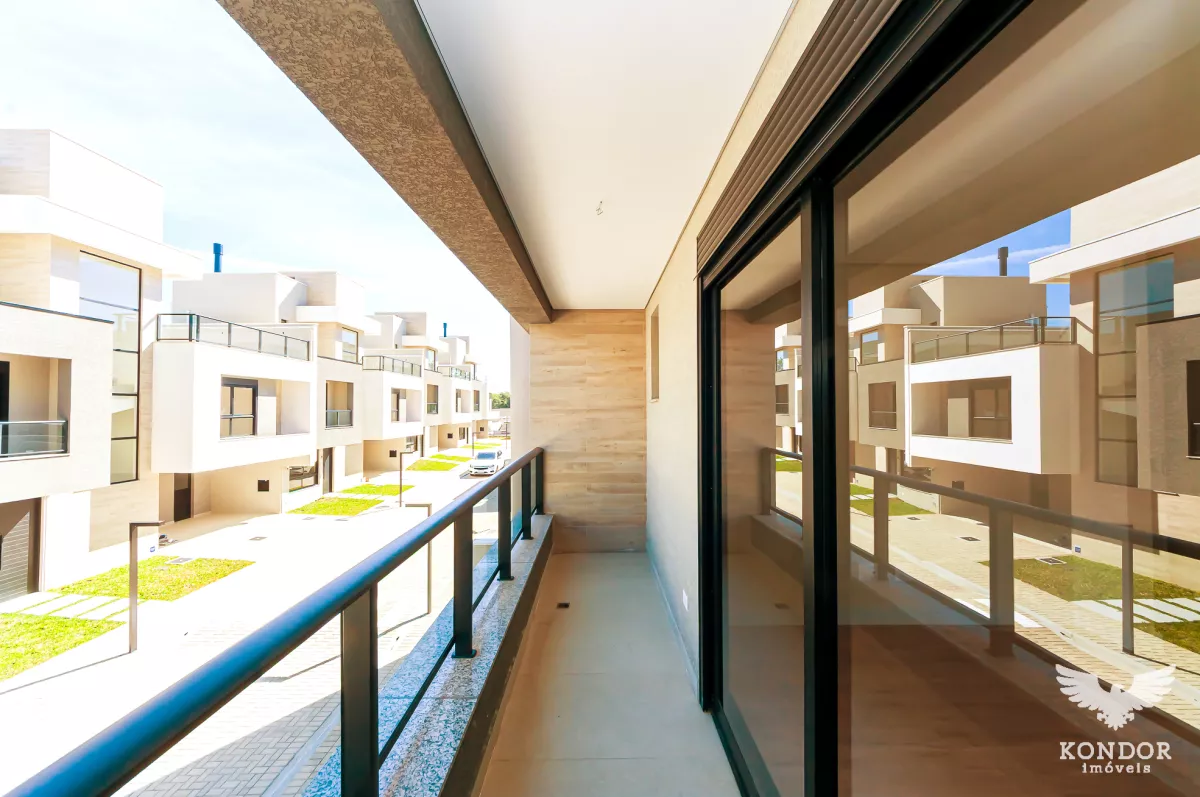 Sobrado em SANTA FELICIDADE com 246,71m²