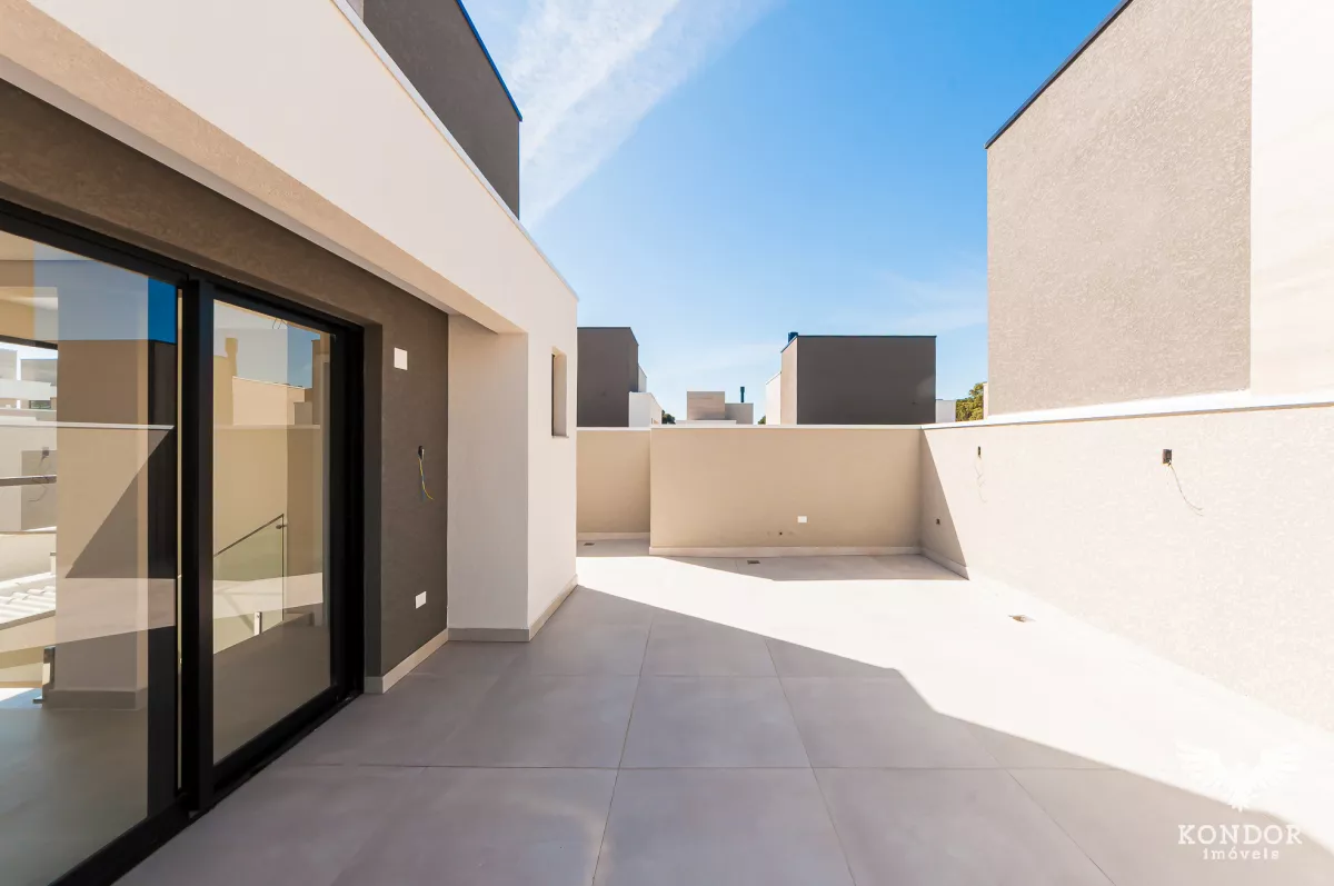 Sobrado em SANTA FELICIDADE com 246,71m²