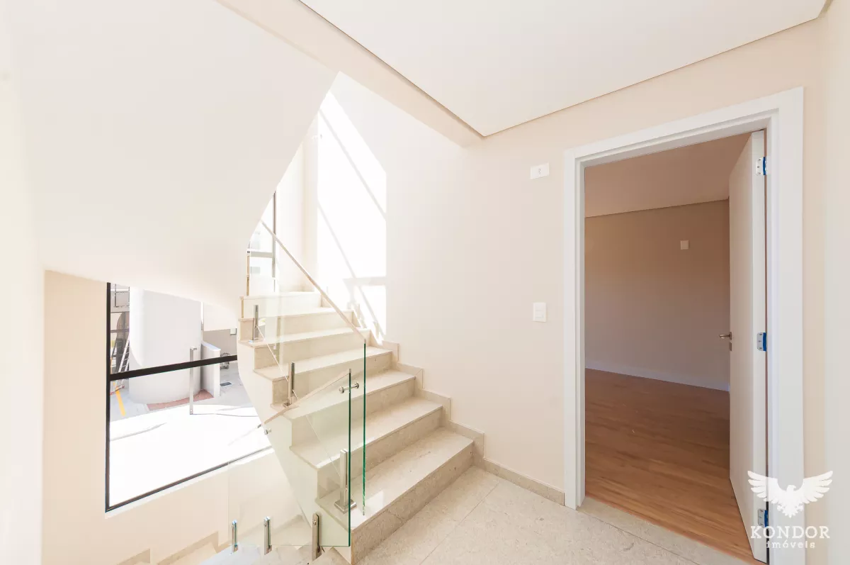 Sobrado em SANTA FELICIDADE com 194,78m²