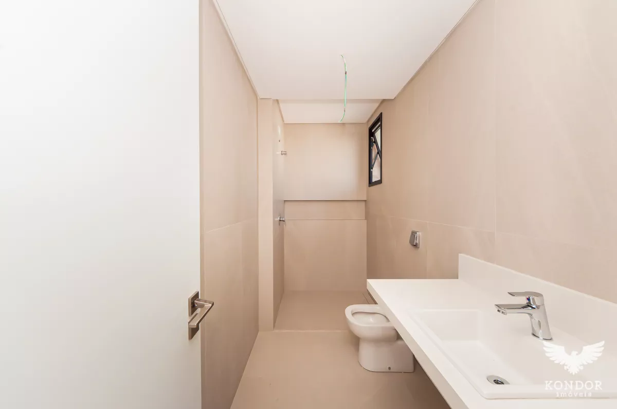 Sobrado em SANTA FELICIDADE com 194,78m²