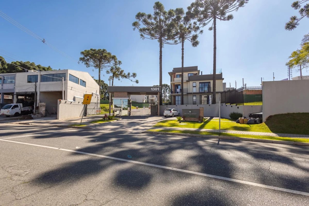 Casa condomínio fechado Pinheirinho