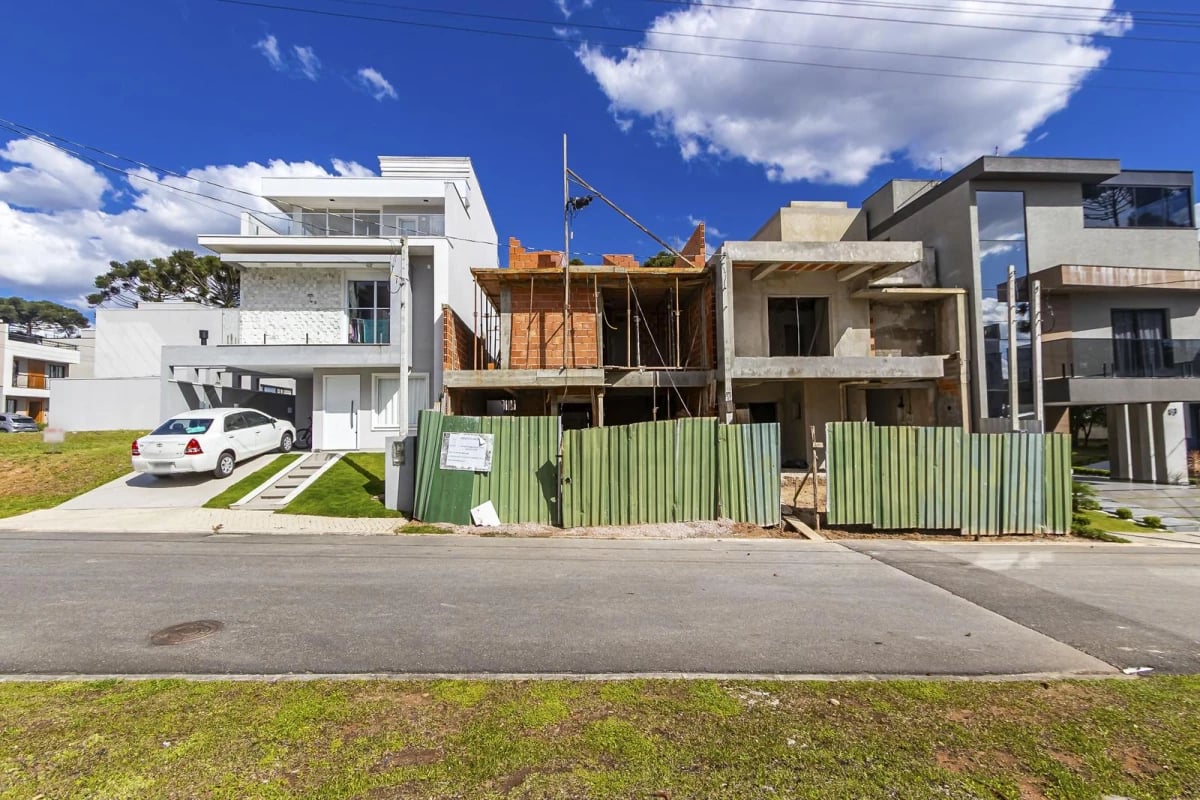 Casa condomínio fechado Pinheirinho