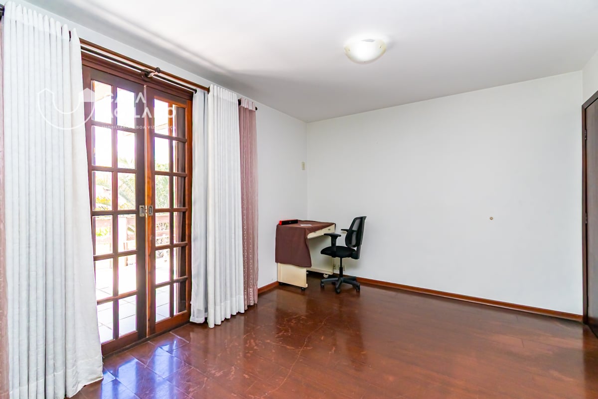 Sobrado 594m² com 5 suítes no Guabirotuba - Curitiba/PR